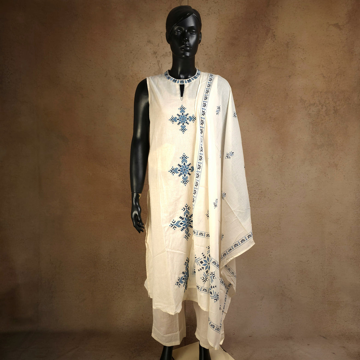 Kurti - 3 Piece Kurti Set - Off-White & Blue Embroidered