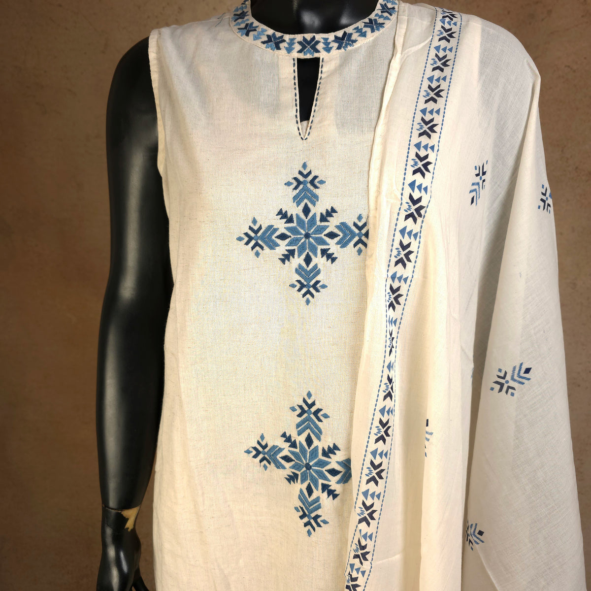 Kurti - 3 Piece Kurti Set - Off-White & Blue Embroidered
