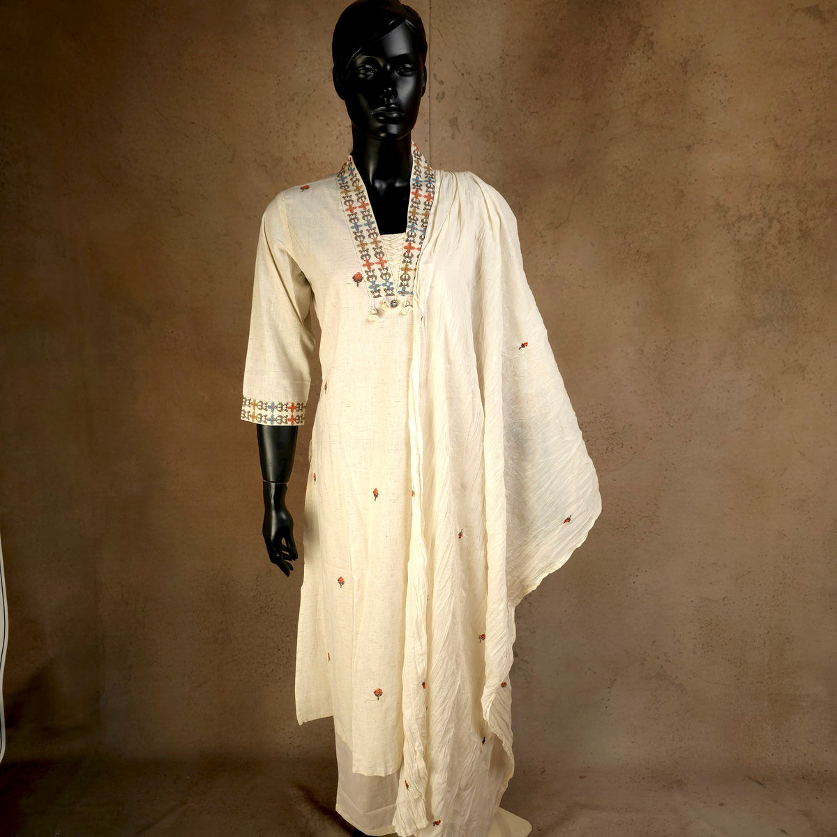 Kurti - 3 Piece Kurti Set - Off-white multicolour embroidery